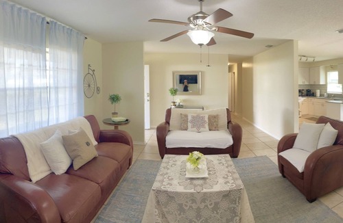 Florida Central Atlantic Coast House | Unique & Cozy 3/2, 5min to Disney, 10min to Universal/Convention Center!