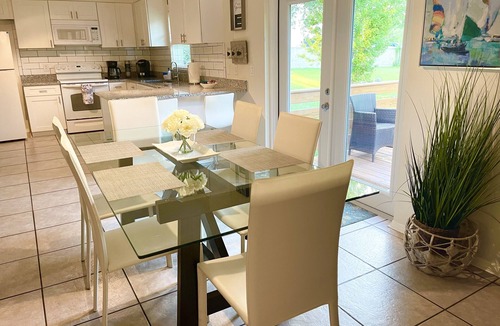 Florida Central Atlantic Coast House | Unique & Cozy 3/2, 5min to Disney, 10min to Universal/Convention Center!