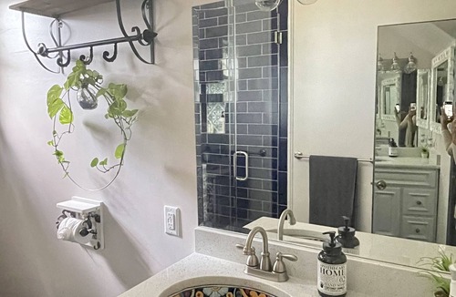 Pinellas Park Bed & Breakfast | Unique Experience at Neems Paradise❣️