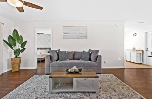 Lake Sarasota House | Unique Family Home w/ King Bed
