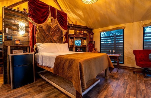 Crescent Cabin | Unique Marshfront Treehouse Stay with Heated Soaking Tub & Adventure-Inspired Escape in Townsend, Georgia