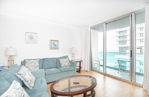 Hollywood South Central Beach Apartment | Unique Ocean View Apartment by Miami Te Espera - Hallandale Beach 15L