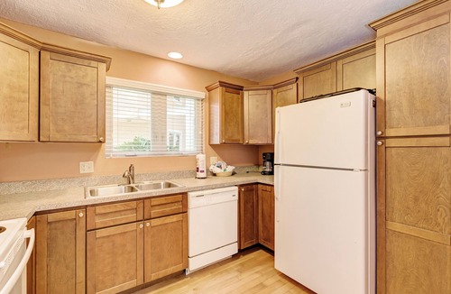 Longboat Key Condo | Unit #107 Sand Cay Beach Resort Pool View
