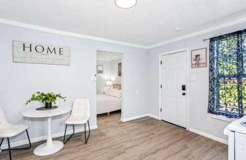 South Pensacola House | Unit 15 Cozy Studio Retreat Near Downtown Pensacola