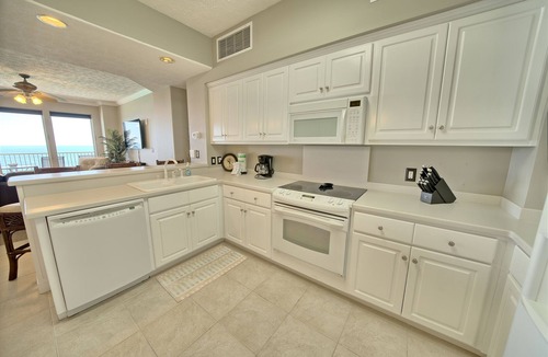 Thomas Drive Condo | Unit 1706: 17th Floor