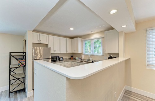 Longboat Key Condo | Unit #207 Sand Cay Beach Resort Pool View