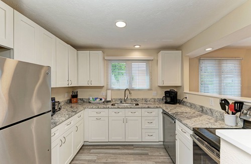 Longboat Key Condo | Unit #207 Sand Cay Beach Resort Pool View
