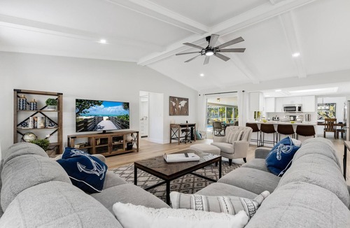 Caloosahatchee House | Unplug & Unwind, Pet-friendly & Spacious Pool -Villa Piper's Paradise - Roelens Vacations