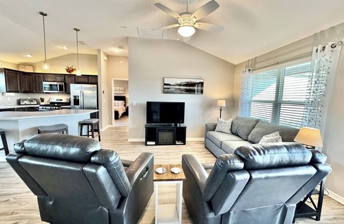 Wildwood House | Unwind Yourself - 2/2 with Golf Cart in The Village of Richmond