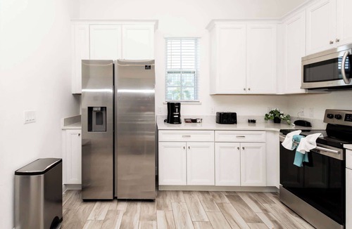 West Kissimmee Cottage | Up to Scale With Margaritas