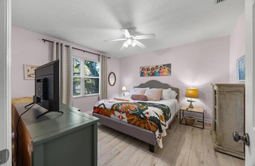 Coquina Gables Apartment | Updated! Beautiful Decor! Walk to Beach & Eats