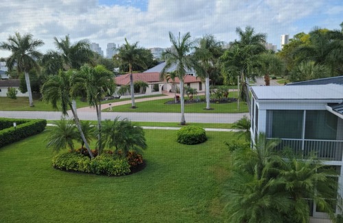 Park Shore Condo | Updated condo in Park Shore! Near beach, Venetian Village and Waterside Shops.
