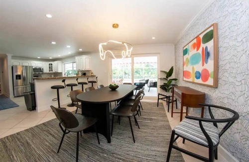 Willoughby Acres House | Updated Heated Olypmic Pool Retreat Near Mercado & Pet Friendly