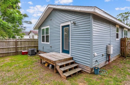 Southeast Pensacola House | Updated Historic Charmer - Pet Friendly Cottage - 5 Mins to Downtown Pensacola - Fast WiFi