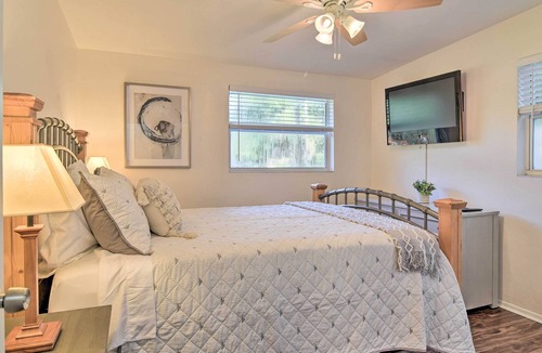 Largo Cottage | Updated Largo Home Near Beaches & Parks!
