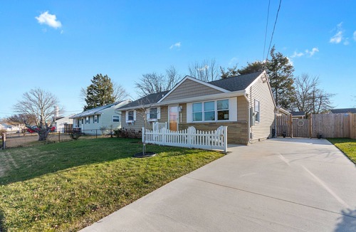 North Cape May House | Updated open concept beach house. 1.5 blocks to bay beach and Harpoon’s!