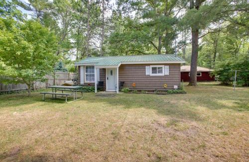 Wellston House | Updated Wellston Cabin, Walk to Lake Beach + Dock!
