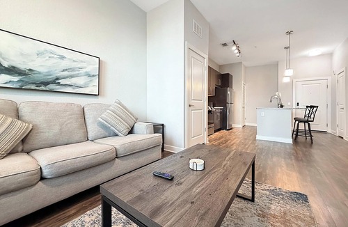 Carver City - Lincoln Gardens Apartment | Upscale 1 BR Apt in Westshore, Courtyard Views