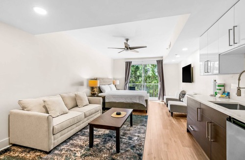 Baytowne Wharf Apartment | Upscale studio at The Village of Baytowne Wharf with AC, pool, hot tub & gym