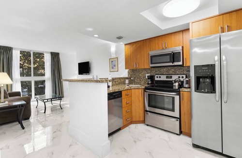 Coconut Grove Hotel | Upscale Suite Retreat w/Kitchen , Pool Access | 0.4 mi to CocoWalk Shopping