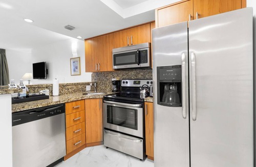 Coconut Grove Hotel | Upscale Suite Retreat w/Kitchen , Pool Access | 0.4 mi to CocoWalk Shopping