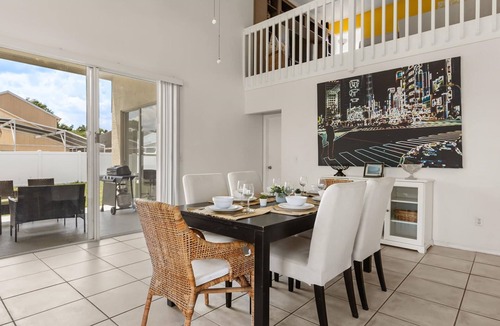 Chatham Park House | Upstay 3BR Family-friendly Stylish Retreat w Patio