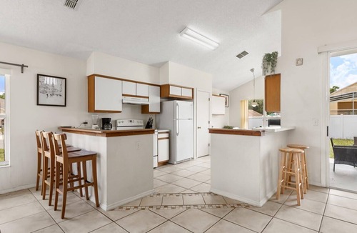 Chatham Park House | Upstay: Bright Family-Friendly Retreat with Patio