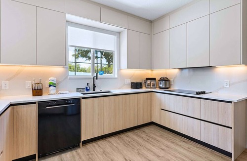 Windwood Bay House | Upstay Contemporary Retreat w Pool, BBQ & Backyard