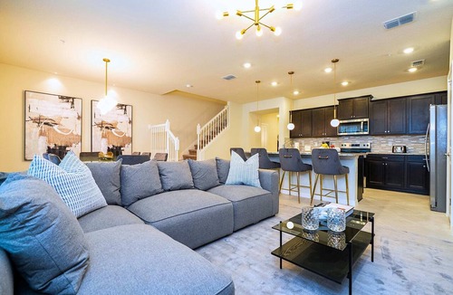 Four Corners House | Upstay Family Fun 5BR Retreat w Pool & Games Room