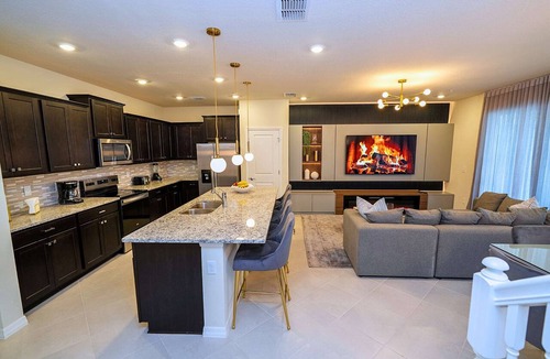 Four Corners House | Upstay Family Fun 5BR Retreat w Pool & Games Room