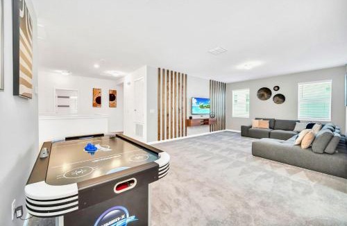 Kissimmee House | Upstay Modern Home w Pool, Games & BBQ - Sleeps 18
