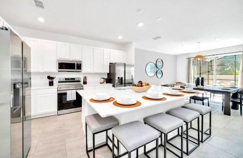 Kissimmee House | Upstay Modern Home w Pool, Games & BBQ - Sleeps 18