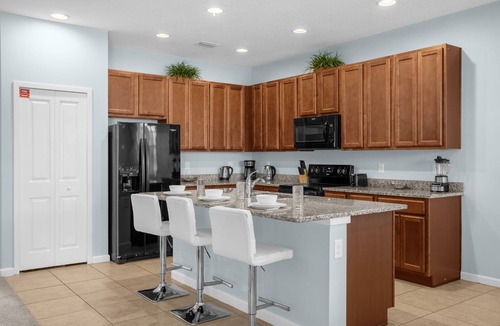 Kissimmee Cottage | Upstay - Resort Home w Cinema, Pool & Lake View