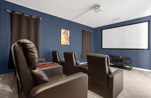 Kissimmee House | Upstay - Resort Home w Cinema Pool & Lake View
