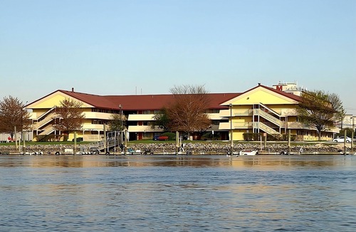 Secaucus House | Vacation Day Is Always A Great Idea! Free Parking and Pet-friendly Property