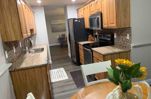 Oldsmar House | Vacation Home w HOT TUB, 2 MASTER BEDROOMS, HEATED POOL NEAR BEACHES!
