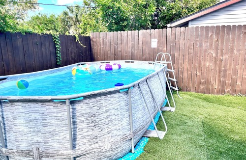 Trailer Estates House | Vacation Home With POOL and BBQ Near Anna Maria Island