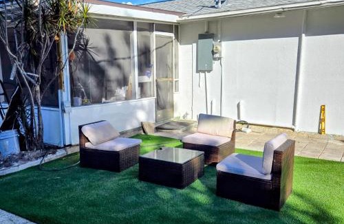 Bayshore Gardens House | Vacation Home with Pool