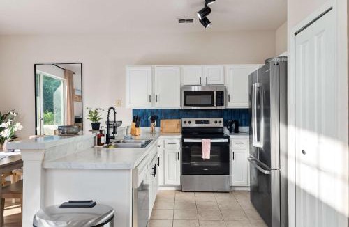 Windwood Bay House | Vacation Home with Private Guest Suite Near Disney