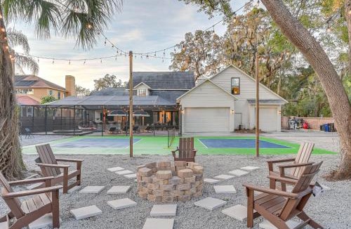 Valrico Villa | Valrico Villa: Pool, Spa, Court & Game Room