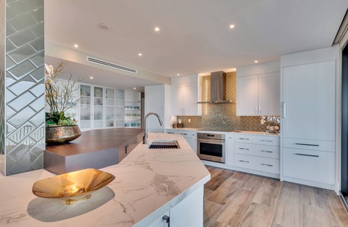 Vanderbilt Beach Condo | VANDERBILT BEACH-RARELY AVAILABLE PENTHOUSE UNIT - GORGEOUS VIEWS OF BEACH/BAY!