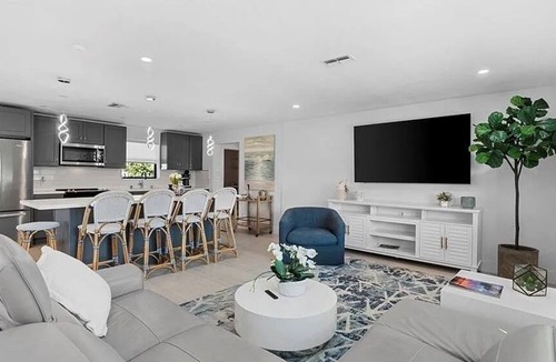 Connors House | 🌴 Vanderbilt on the Water | NEW Saltwater Pool 7-Hole Mini Golf Canal Front Retreat