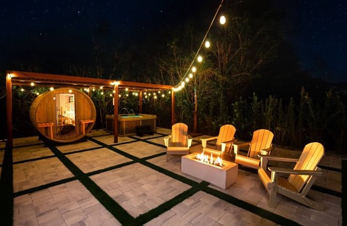 East Naples House | ` Velvet Bloom ` unique location 3mil to Downtown