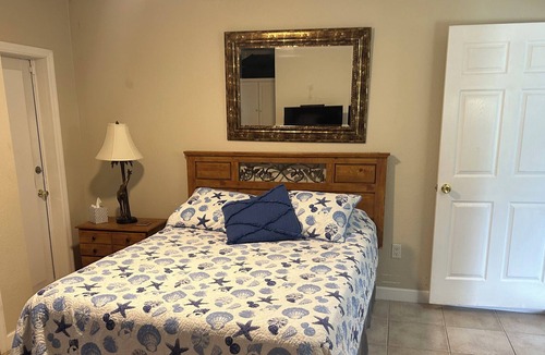 Venice Gardens House | VENICE HOME 1/2 MILE FROM THE ISLAND