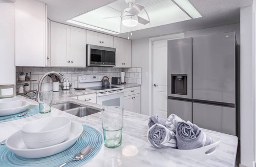South Venice House | Venice Home with Private Pool, Screened Patio, BBQ, WiFi, Smart TV, Fido Friendly, Garage