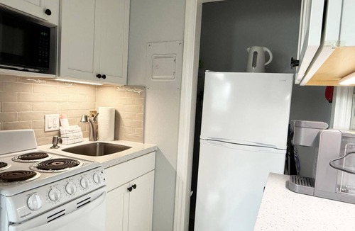 Golden Beach Apartment | Venice Villas Studio – Upper Level Poolside