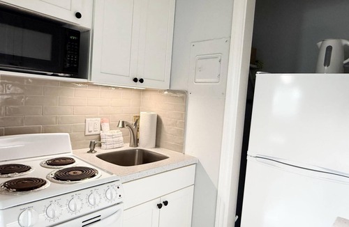 Golden Beach Apartment | Venice Villas Studio – Upper Level Poolside