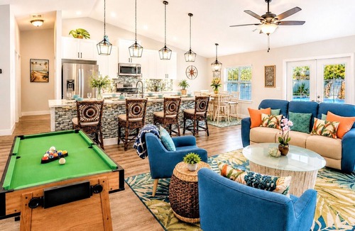 Vero Beach House | Vero Beach Oasis Heated Pool + Hot Tub Tiki Bar Pet-Friendly Near Beach