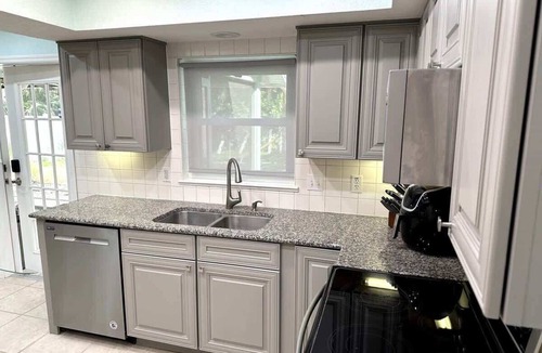 Wabasso Beach House | Vero Oaks (Stroll to beach + Mini Golf + Jacuzzi)