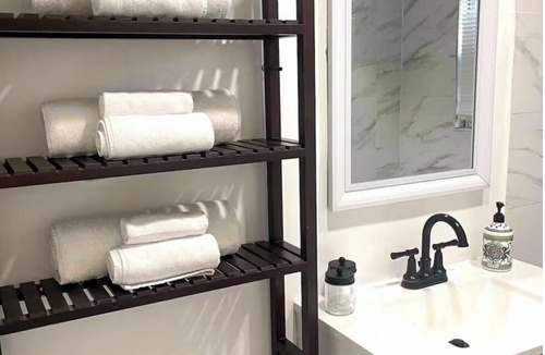 Lodi House | Very Convenient Cozy 2 Bedroom close to Met Life, NYC, HUMC, American Dream Mall